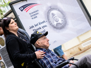 Česko je mým druhým domovem, řekl veterán George Thomson při zahájení výstavy Thank you, boys