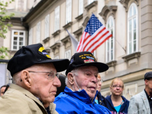 Česko je mým druhým domovem, řekl veterán George Thomson při zahájení výstavy Thank you, boys