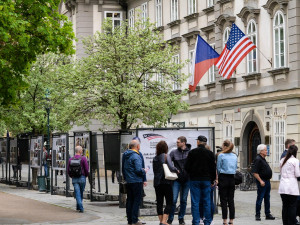 Česko je mým druhým domovem, řekl veterán George Thomson při zahájení výstavy Thank you, boys