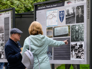 Česko je mým druhým domovem, řekl veterán George Thomson při zahájení výstavy Thank you, boys