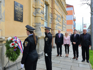 Památku tří rodáků, kteří bojovali a zemřeli jako letci RAF, uctila plzeňská městská část Doubravka