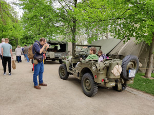 FOTO: Plzeň ožila Slavnostmi svobody, historickou techniku obdivují davy lidí