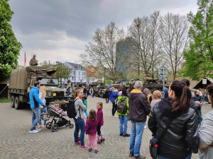 FOTO: Plzeň ožila Slavnostmi svobody, historickou techniku obdivují davy lidí
