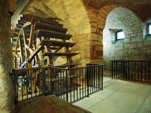 Vydejte se do Plzeňského historického podzemí za svitu baterek, navštívíte i jindy nepřístupnou část chodby