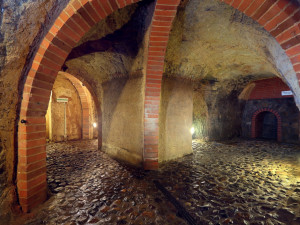Vydejte se do Plzeňského historického podzemí za svitu baterek, navštívíte i jindy nepřístupnou část chodby