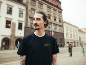 Obdivované i zatracované zlaté kašny se dostaly v originální kolekci do nabídky dárků a suvenýrů z Plzně