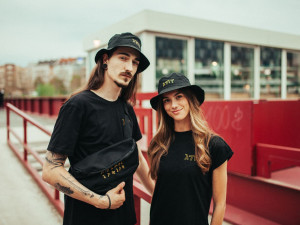 Obdivované i zatracované zlaté kašny se dostaly v originální kolekci do nabídky dárků a suvenýrů z Plzně