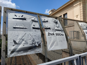 Most rebela Magora Jirouse obsadila výstava věnována Zemanovi a jeho příspěvkům na poli umění