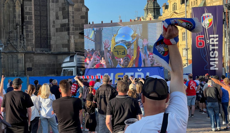 Dobojováno, FC Viktoria Plzeň je ligovým mistrem a ve městě se začíná bouřlivě slavit