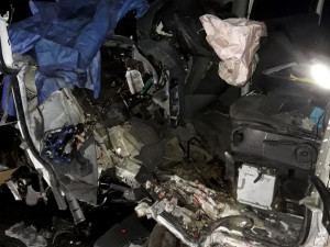 Řidič utrpěl velmi těžké zranění při nehodě tří dodávek a kamionu s cisternou