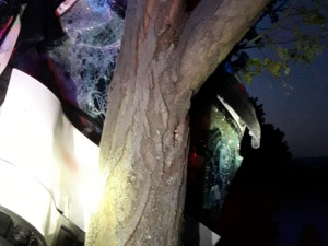 Řidič utrpěl velmi těžké zranění při nehodě tří dodávek a kamionu s cisternou