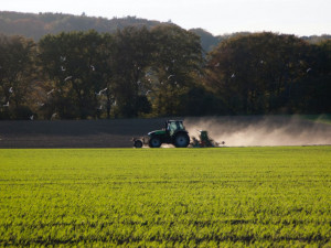 Omezte více pesticidy, vyzývá Evropská unie. Česko ale ani přesně neví, kolik jich spotřebuje
