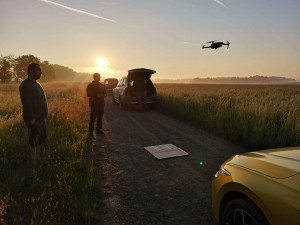 Piloti dronů musí využívat chladná rána, fot.o: Stop sečení srnčat