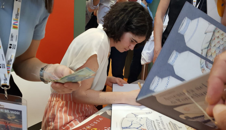 Studentka plzeňské „Sutnarky“ Kateřina Illnerová zvítězila na Mezinárodním knižním veletrhu v Turíně v soutěži dětských ilustrovaných knih beze slov