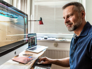 Prostřednictvím internetu lze být v kontaktu s klienty v exotických destinacích