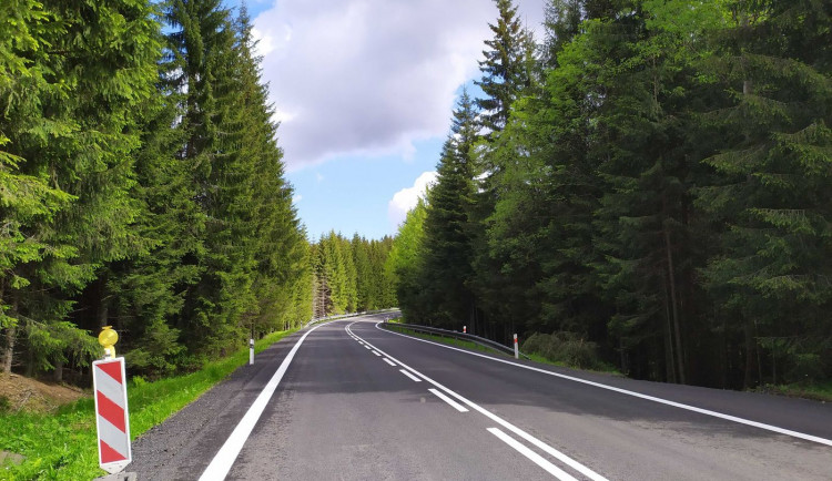 Konec oprav, motoristé už bez omezení projedou na silnici I/27 úsekem mezi Javornou a Železnou Rudou