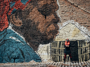 Street art umělci vyzdobí fasády 11 objektů v Plzni, dojde i na nechvalně proslulý pavlačák na Jateční