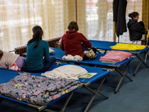 Kvůli sporům o ubytovnu přesouvá Plzeňský kraj 120 ukrajinských uprchlíků do jiného zařízení
