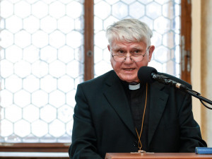 Významnou Cenu 1. června převzal duchovní a bývalý mluvčí Charty 77 Václav Malý