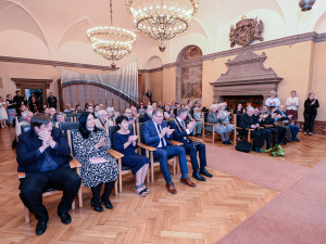 Významnou Cenu 1. června převzal duchovní a bývalý mluvčí Charty 77 Václav Malý