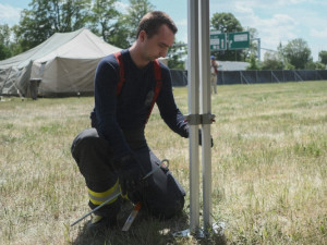 Takto vypadala stavba stanového městečka pro uprchlíky v Praze