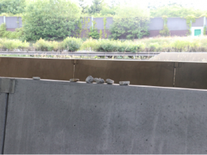 Opilý muž házel u sjezdu z dálnice D5 po projíždějících vozech kamení