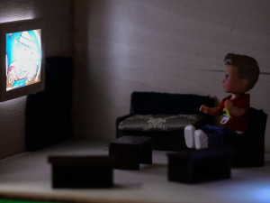 Školáci vyrobili chytré domečky pro panenky, dokážou sami otevřít dveře, pustit televizi i zhasnout