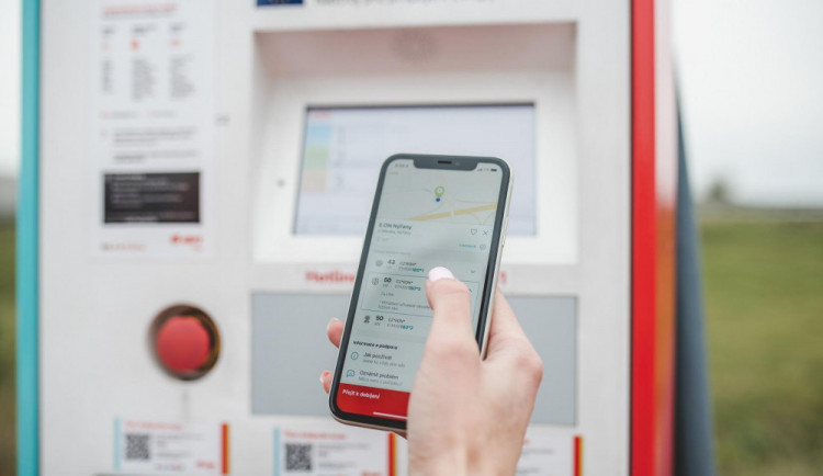 Řidiči elektromobilů budou moci platit za nabíjení kartou E.ON Drive v Česku i v zahraničí