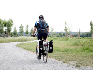 Město staví novou cyklostezku, propojí Újezd s Červeným Hrádkem, lemovat ji budou desítky ovocných stromů