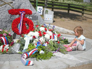 Nový památník připomíná vojáky americké 90. pěší divize