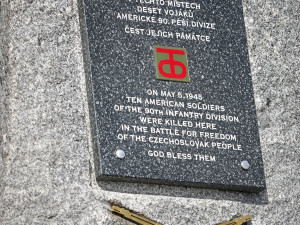 Nový památník připomíná vojáky americké 90. pěší divize