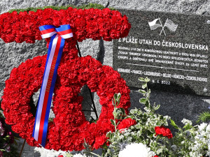 Nový památník připomíná vojáky americké 90. pěší divize