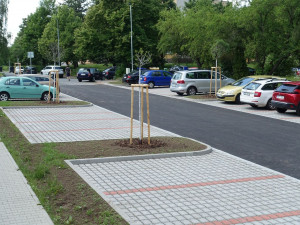 Plzeňská Doubravka modernizuje parkoviště a navyšuje tak i počty parkovacích stání
