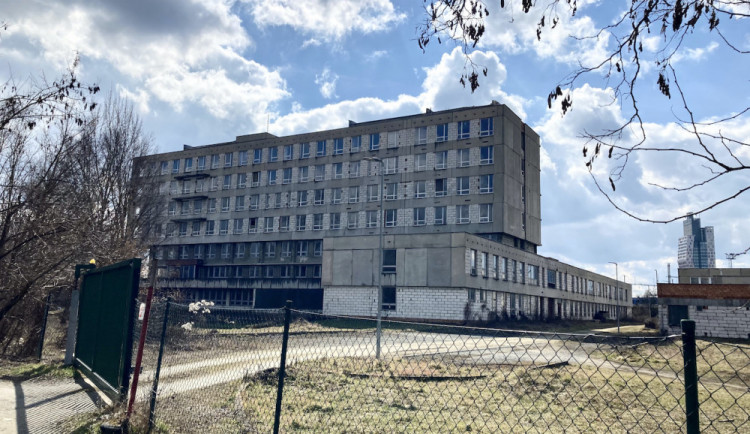 Opuštěnou polikliniku v Brně obsadí zásahovka. Ideální je pro trénink psovodů