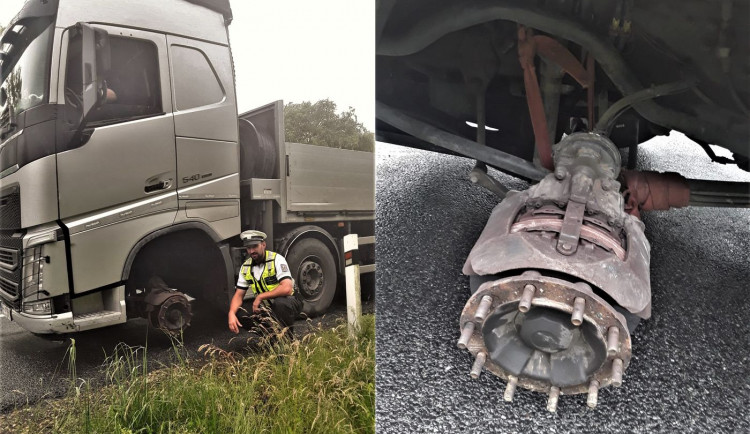 Bez levého předního kola uháněl po dálnici D5 kamion s vlekem, policejní hlídka byla v šoku