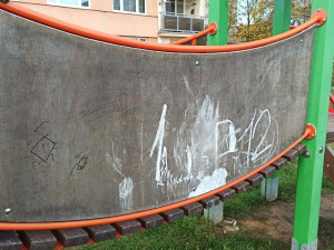 Vandalové řádili také na Borech v Čermákově ulici, foto: MO Plzeň 3