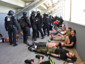 Fotbalový stadion se v rámci cvičení promění v bojiště, stovky policistů i vojáků budou zasahovat proti střelcům