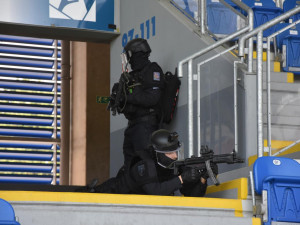 Fotbalový stadion se v rámci cvičení promění v bojiště, stovky policistů i vojáků budou zasahovat proti střelcům