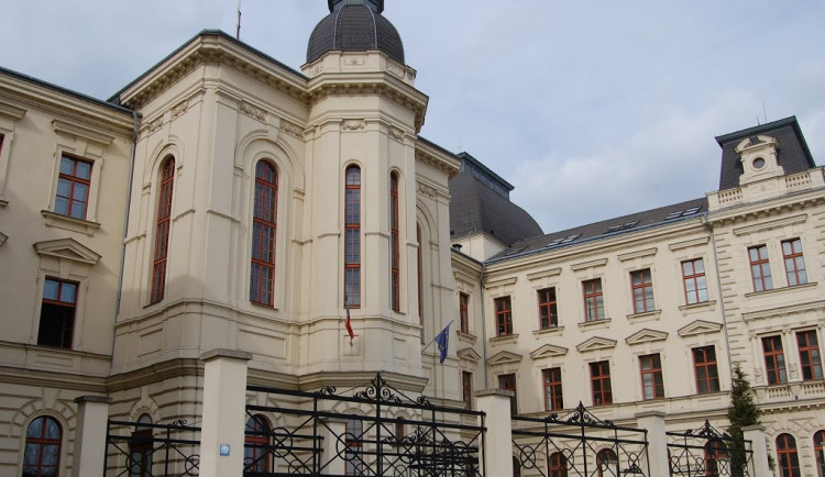 Soud osvobodil muže, který tajně natáčel v nemocnici a mluvil o zabíjení covidových pacientů