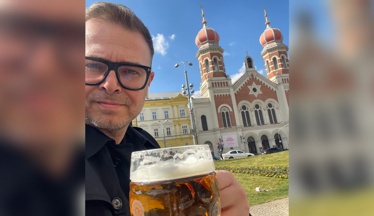 Město piva je teď městem zákazu, který nic neřeší, říká Daniel Kůs, plzeňský zastupitel (Piráti)