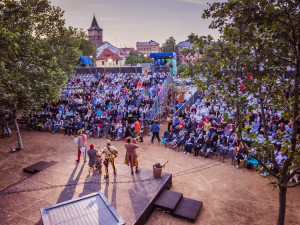 Západočeskou metropoli ovládne open air festival Divadelní léto, nabídne hlediště pro 500 diváků