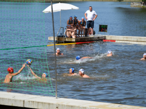 Jedinečné venkovní hřiště na Senečáku už slouží svému účelu, hostilo první mezinárodní turnaj ve vodním pólu