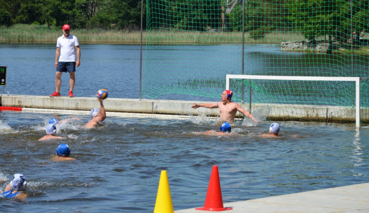 Jedinečné venkovní hřiště na Senečáku už slouží svému účelu, hostilo první mezinárodní turnaj ve vodním pólu