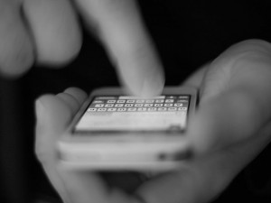 Podvodníci mají nový fígl, pokusí se vás obrat o peníze přes SMS zprávy