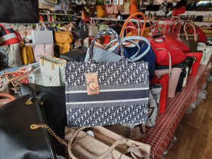 Celníci kontrolovali také tržnice