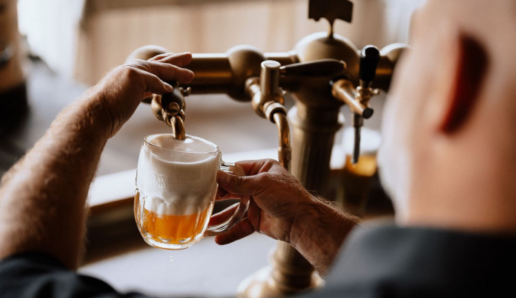 Hospodám po covidu klesla návštěvnost. Největší pivovar jim radí, jak nalákat hosty a snižovat náklady