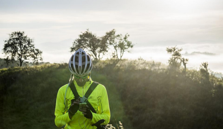 size3-16560017075758-103-helma-na-kolo-v-kazdem-veku-patri-na-hlavu-automaticky