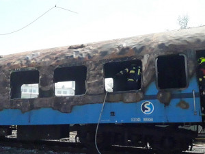 Poblíž hlavního nádraží vzplál vagon, zásah hasičů komplikuje nesnesitelné vedro