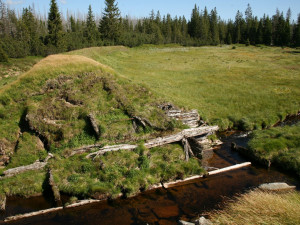 Protržená hráz vodní nádrže u Roklanské chaty