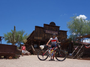 Extrémní biker Martin Vít stráví na závodech celé dny, s sebou má jen kolo, spacák a trochu zásob